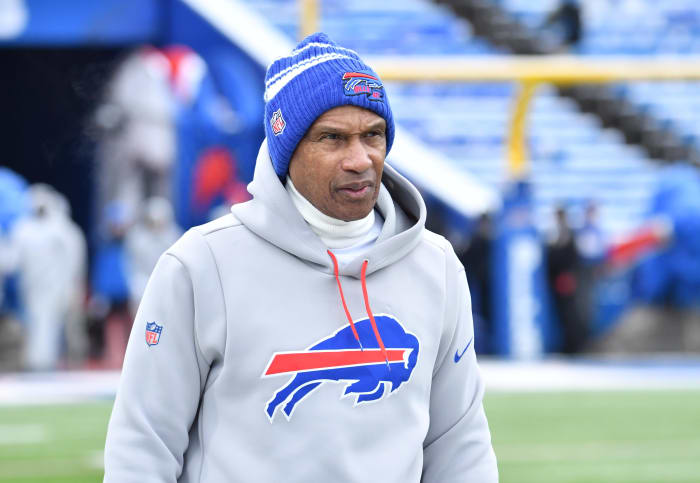 Set to enter his 25th season as an NFL assistant coach, Leslie Frazier's experience will be critical for Mike Macdonald's first head coaching job to open with success in Seattle.